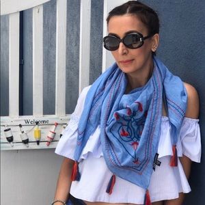 Square scarf by Anetscollection with embroidery